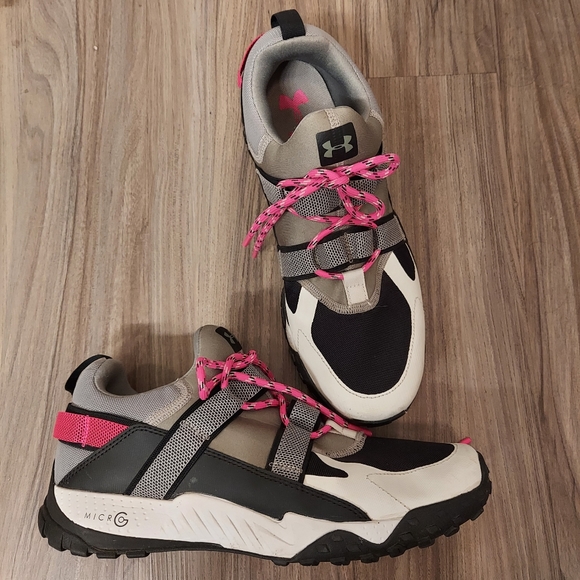 Under Armour unisex shoes - Picture 1 of 6